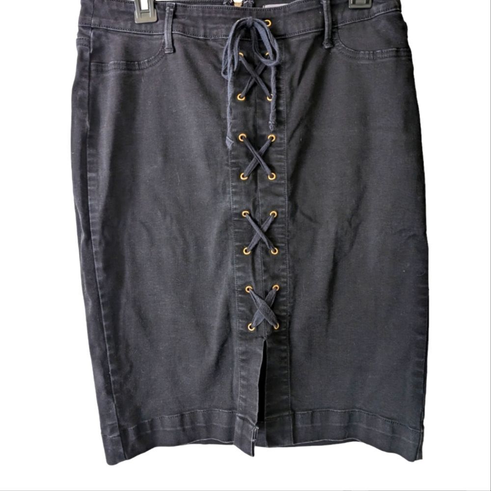 Bold Elements Cut to Curve Lace Up Black Skirt‎ Size 12